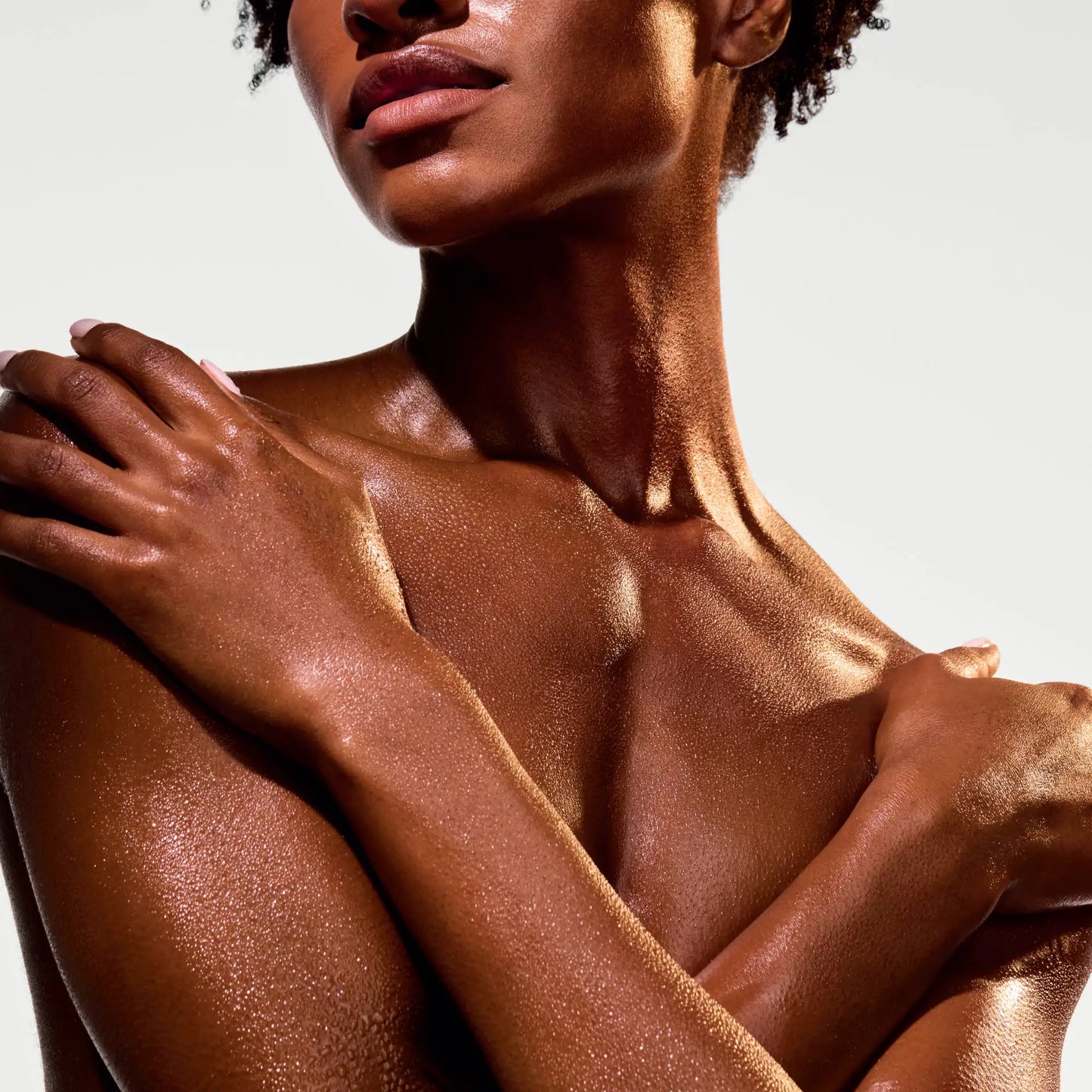 the-glow-getter-multi-oil-body-scrub-c8 NATR-40028-Alt-Image-The_Glow_Getter_Multi-Oil_Body_Scrub-06_1.webp